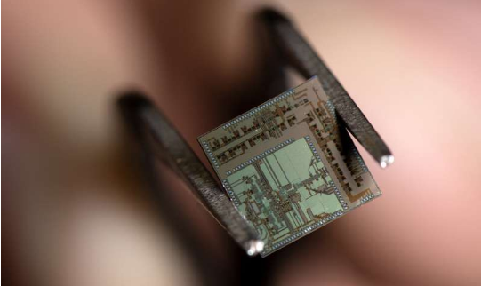 自動駕駛，無線收發器,自動駕駛，5G